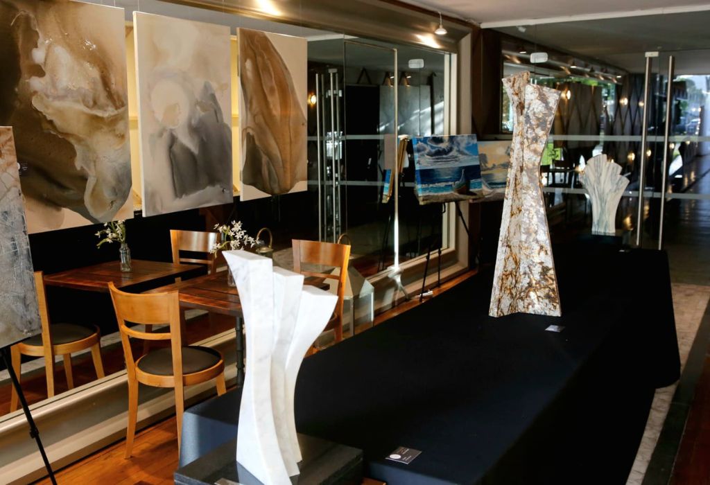 Escultura contemporánea en exposición