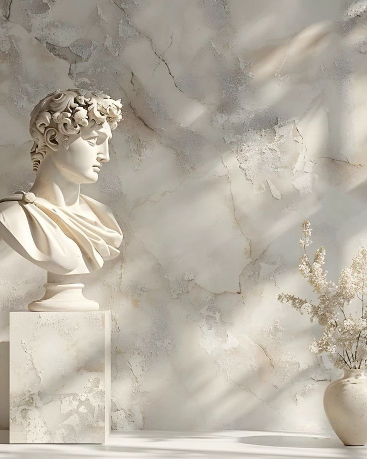 Escultura clásica en una sala de galería