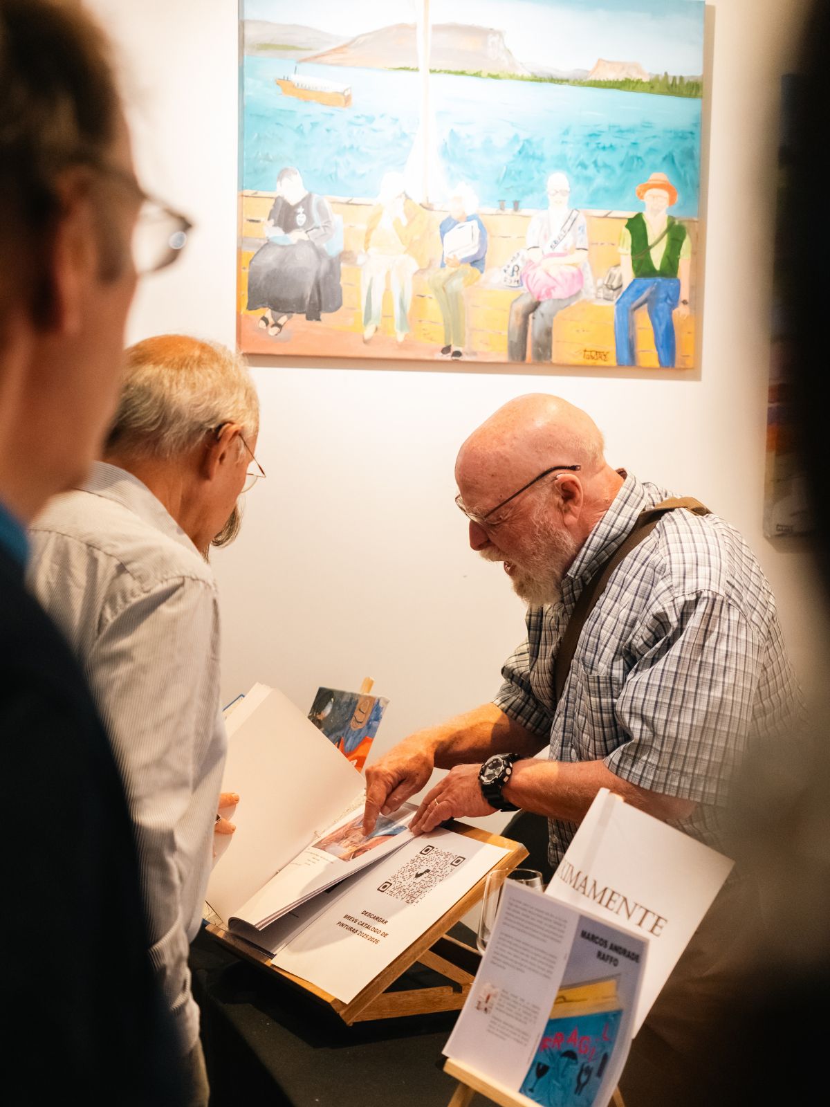 Encuentro entre artistas y público en la muestra